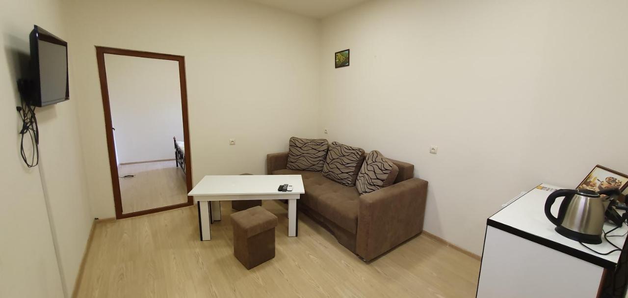 Tempus Hotel-Hostel Erevan Esterno foto